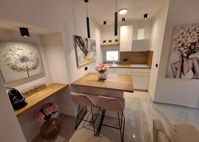 Exclusive Center With Free E-bikes Ρόβινι