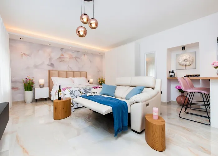 Exclusive Center With Free E-bikes * Ρόβινι