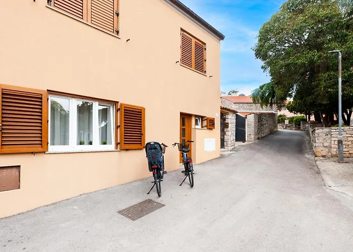 Exclusive Center With Free E-bikes Ρόβινι